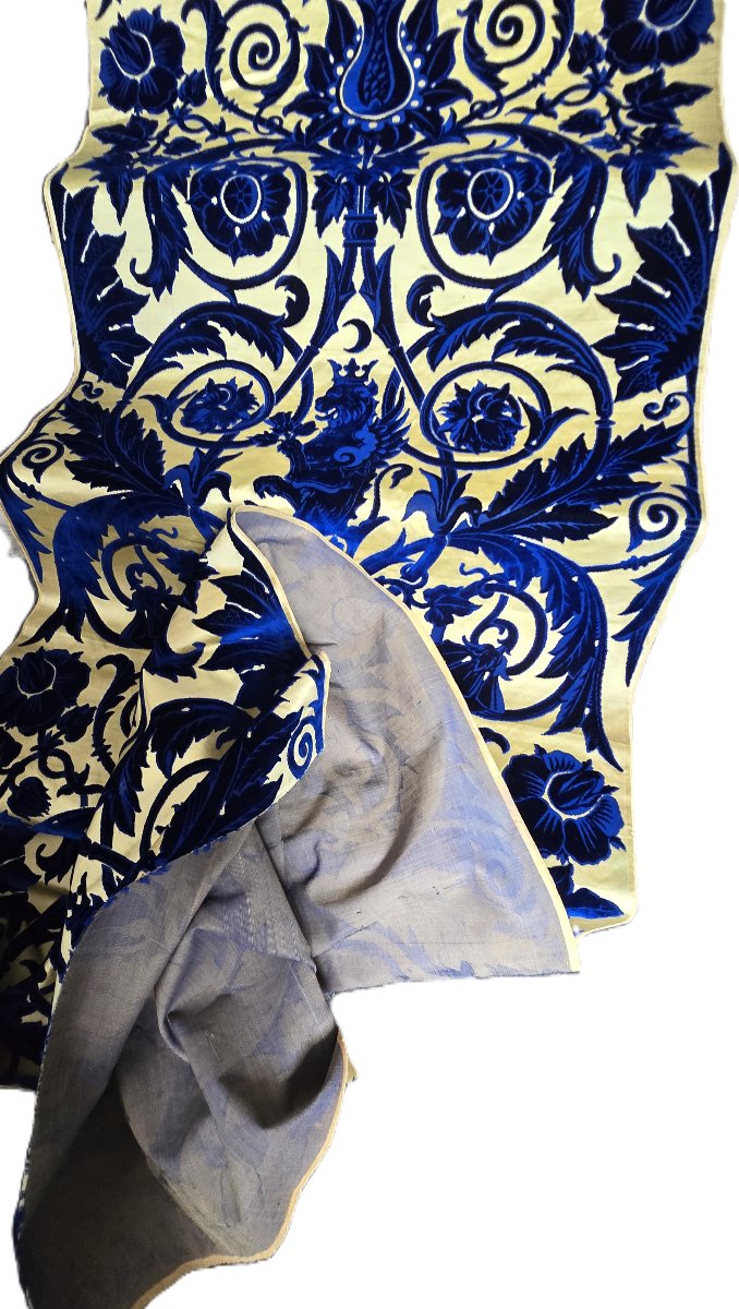 Exceptional Length Of Antique Venetian Velvet Made Of Pure Silk, End Of XIX C Beginning XX C-photo-6