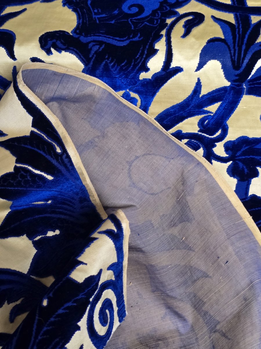 Exceptional Length Of Antique Venetian Velvet Made Of Pure Silk, End Of XIX C Beginning XX C-photo-7