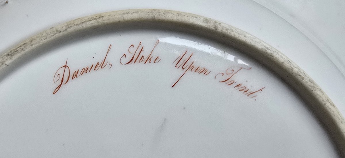 Ancienne assiette en porcelaine anglaise Daniel, Stoke‑upon‑Trent avec couronne royale-photo-4