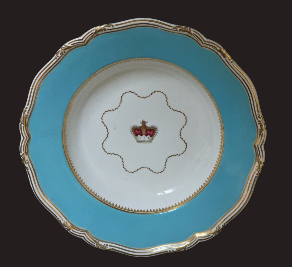 Ancienne assiette en porcelaine anglaise Daniel, Stoke‑upon‑Trent avec couronne royale