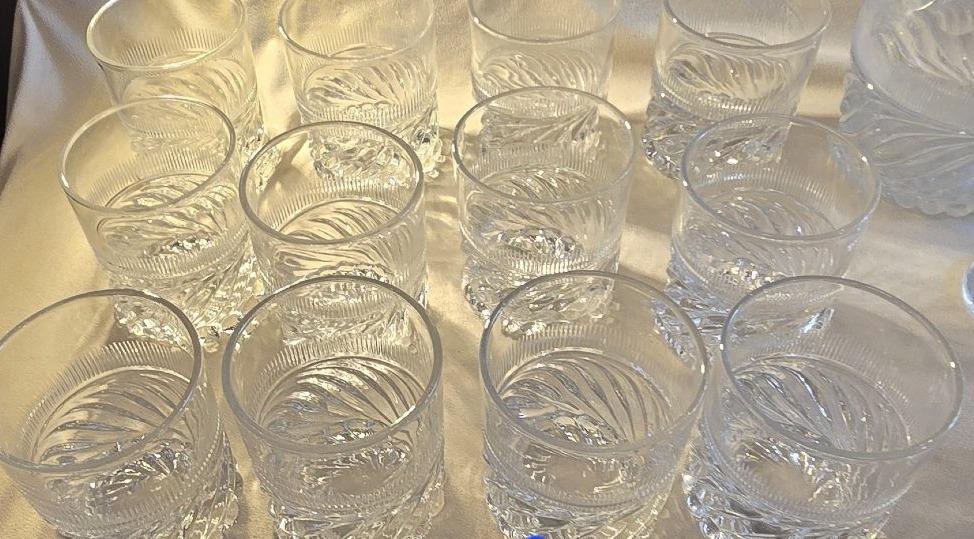 Ensemble 12 gobelets en cristal, modèle dit “SS” – Baccarat ou Saint‑Louis, époque Restauration-photo-2