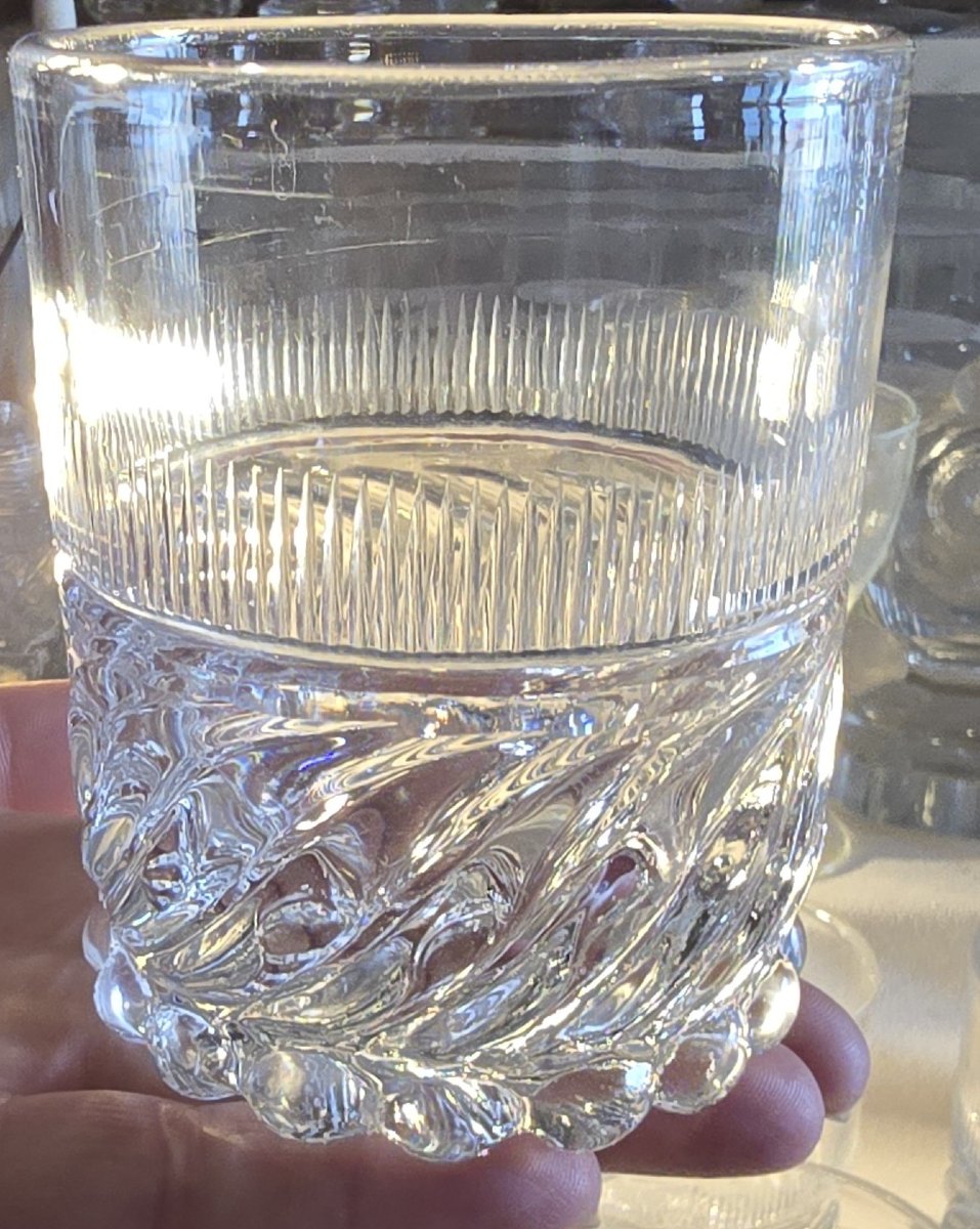 Ensemble 12 gobelets en cristal, modèle dit “SS” – Baccarat ou Saint‑Louis, époque Restauration-photo-1