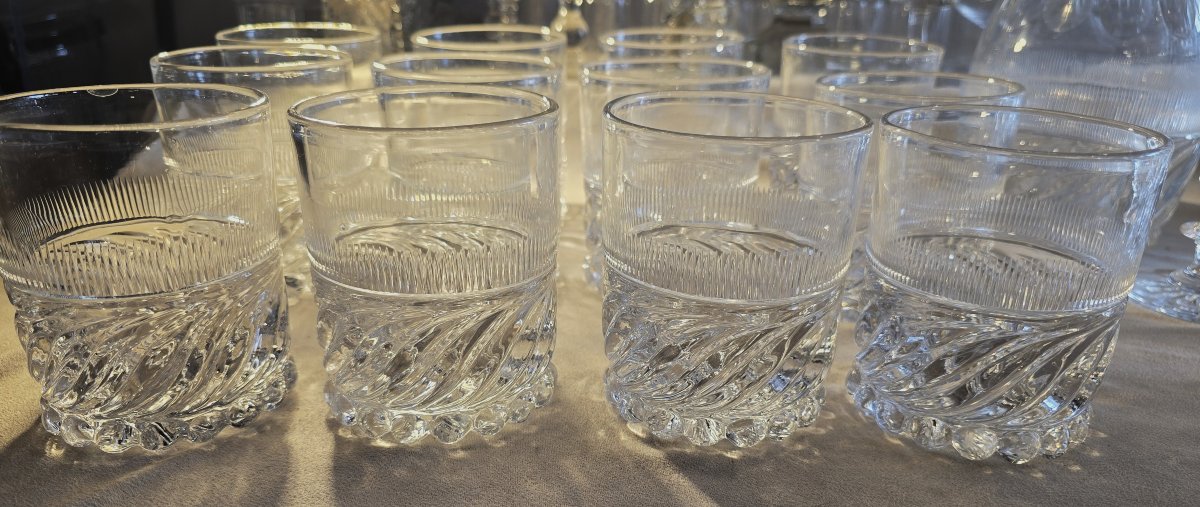 Ensemble 12 gobelets en cristal, modèle dit “SS” – Baccarat ou Saint‑Louis, époque Restauration