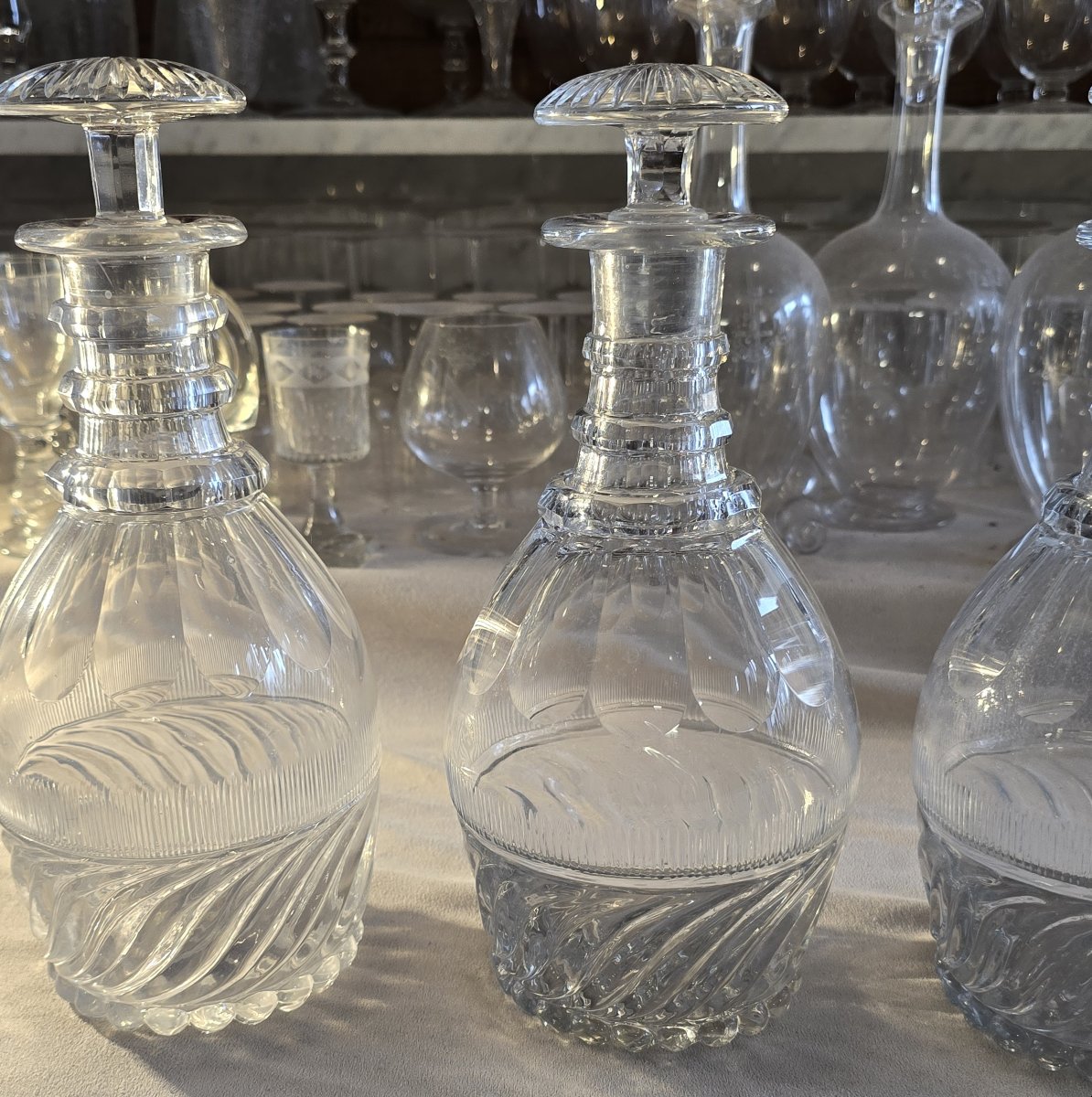 Ensemble de 4 carafes en cristal, modèle dit “SS”  Baccarat ou Saint‑Louis, époque Restauration-photo-2