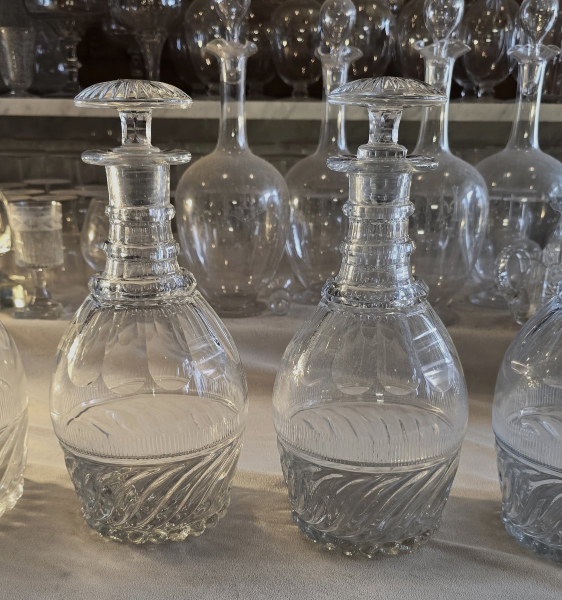 Ensemble de 4 carafes en cristal, modèle dit “SS”  Baccarat ou Saint‑Louis, époque Restauration-photo-3
