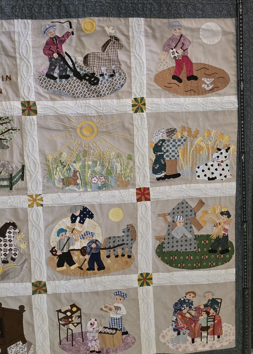 Antique Narrative Patchwork “le Pain Quotidien” – Hand‑executed Embroidery, Appliqué And Quilt-photo-2