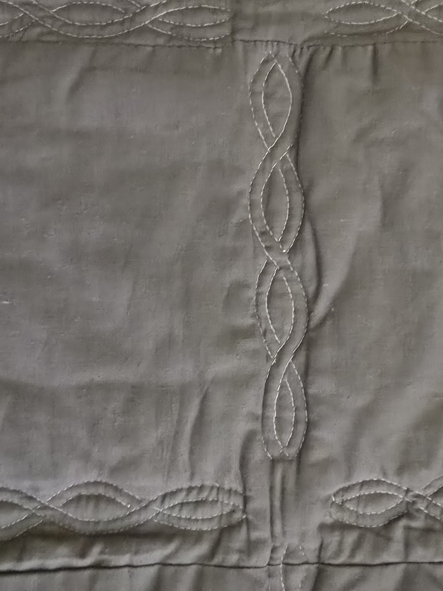 Antique Narrative Patchwork “le Pain Quotidien” – Hand‑executed Embroidery, Appliqué And Quilt-photo-7