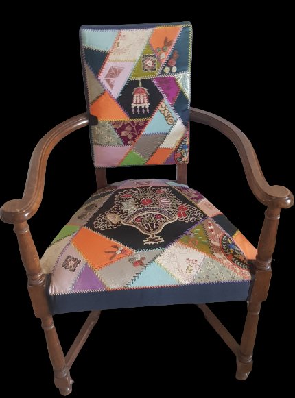 Paire d’anciens fauteuils en chêne, style Louis XIII, revêtus en patchwork d’étoffes anciennes-photo-4