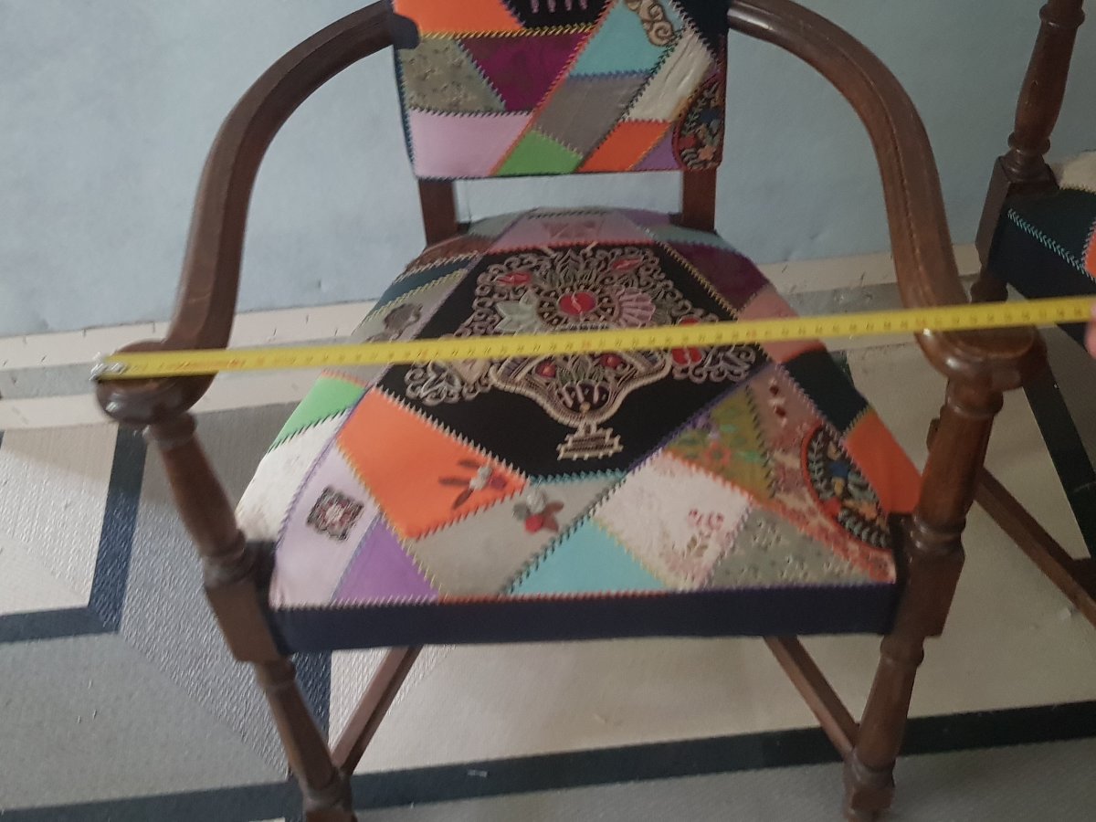 Paire d’anciens fauteuils en chêne, style Louis XIII, revêtus en patchwork d’étoffes anciennes-photo-6