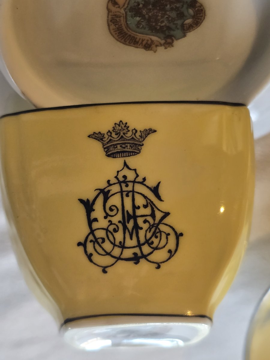  12 micro tasses  anciennes porcelaine  Kuznetsov, Russie  monogramme  couronne, vers 1890-1910-photo-2