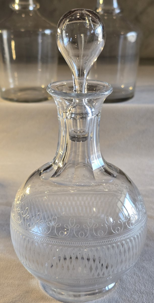 Ancienne carafe à liqueur en cristal gravé – vers 1920–1940