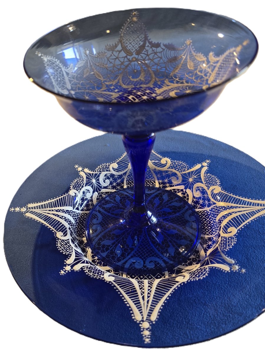 Ensemble calice et soucoupe anciens en verre bleu cobalt soufflé et émaillé-photo-4