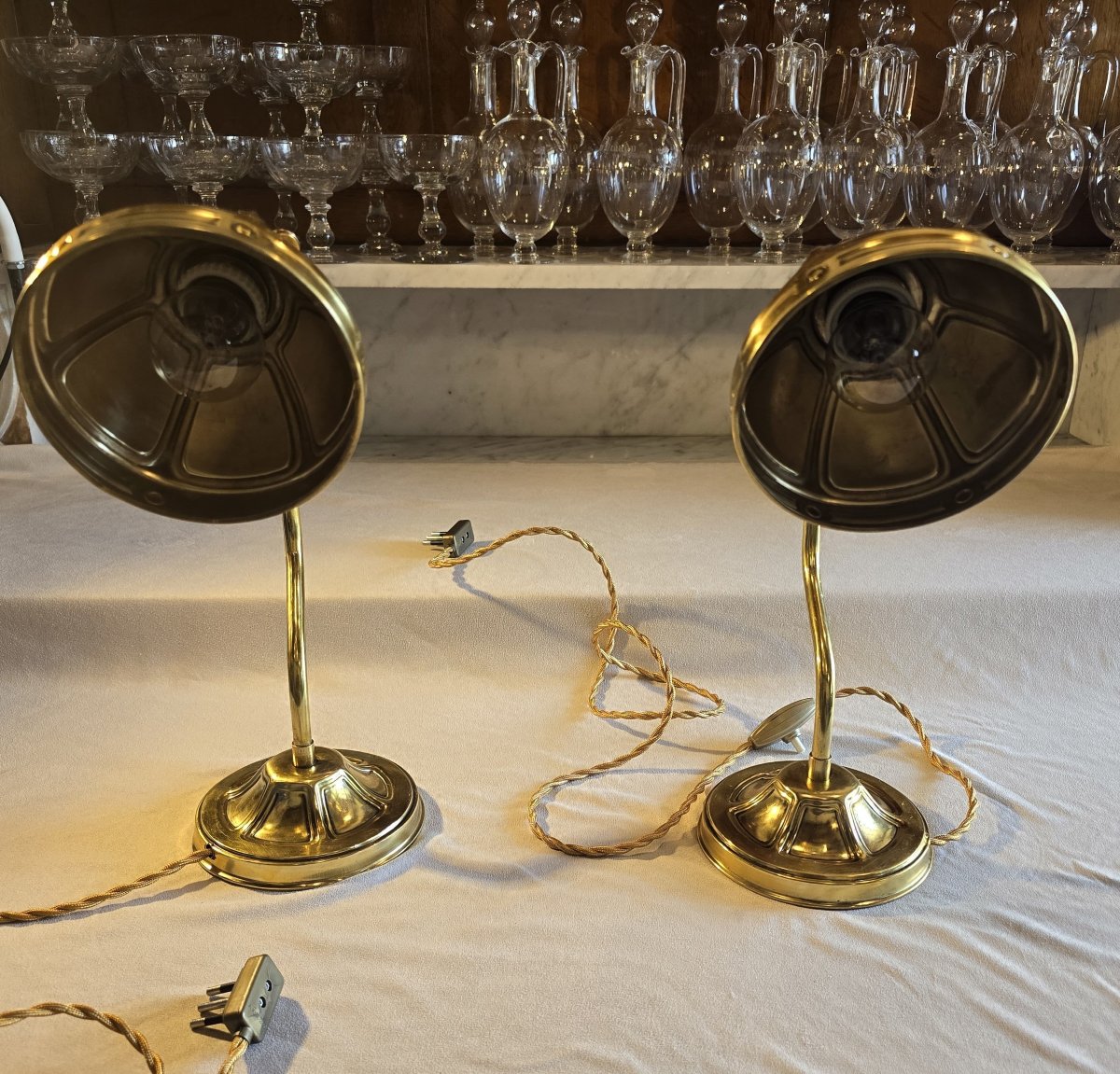 Paire d'anciennes  lampes de bureau en laiton , réflecteur orientable, 1930-1950-photo-4