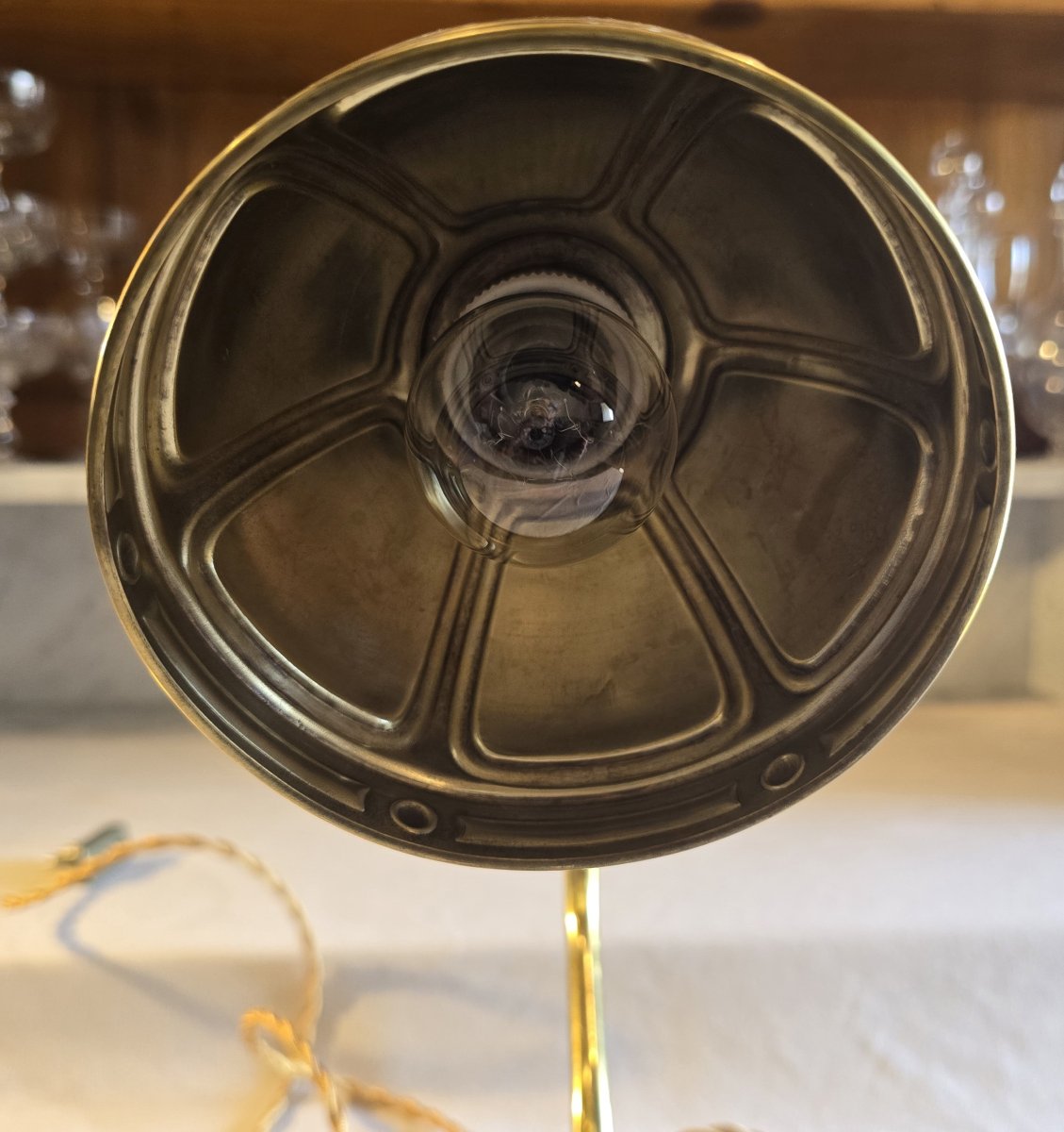 Paire d'anciennes  lampes de bureau en laiton , réflecteur orientable, 1930-1950-photo-1