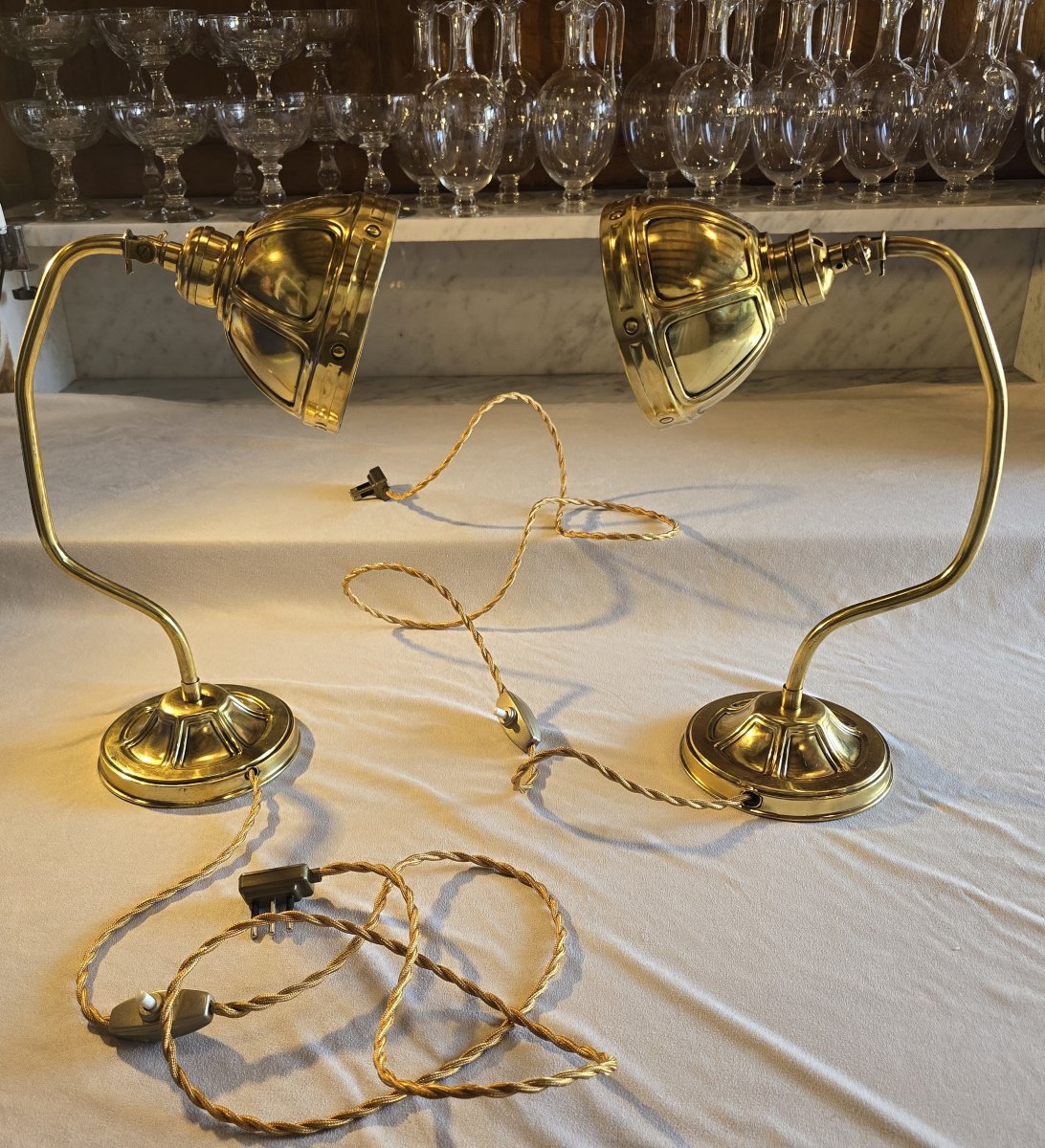 Paire d'anciennes  lampes de bureau en laiton , réflecteur orientable, 1930-1950