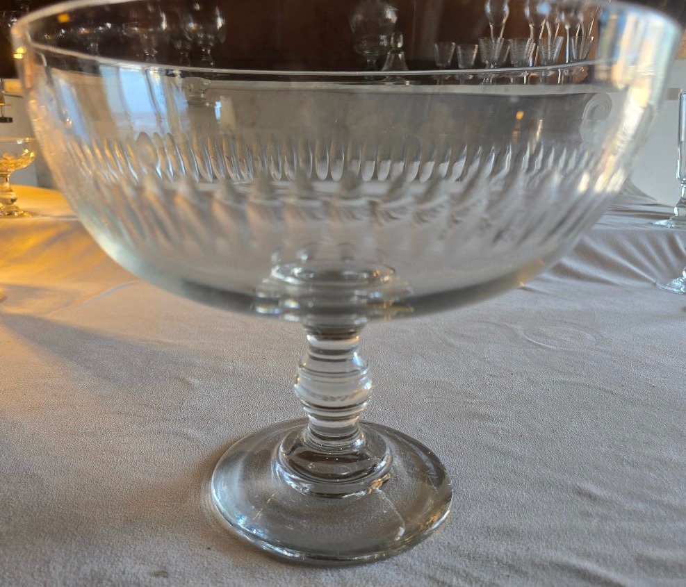 Grande coupe ur piedouche ancienne en cristal taille