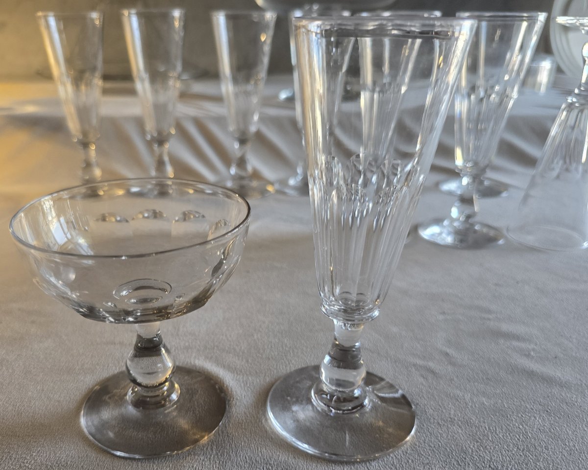  Lot de 12 anciennes flûtes à champagne en cristal taillé, debut XX ème siècle-photo-6