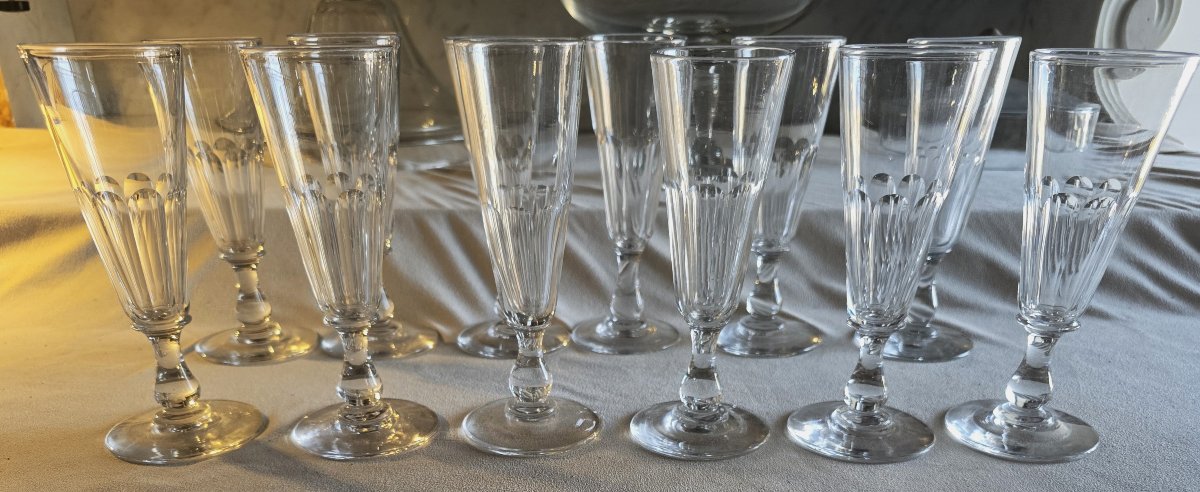  Lot de 12 anciennes flûtes à champagne en cristal taillé, debut XX ème siècle