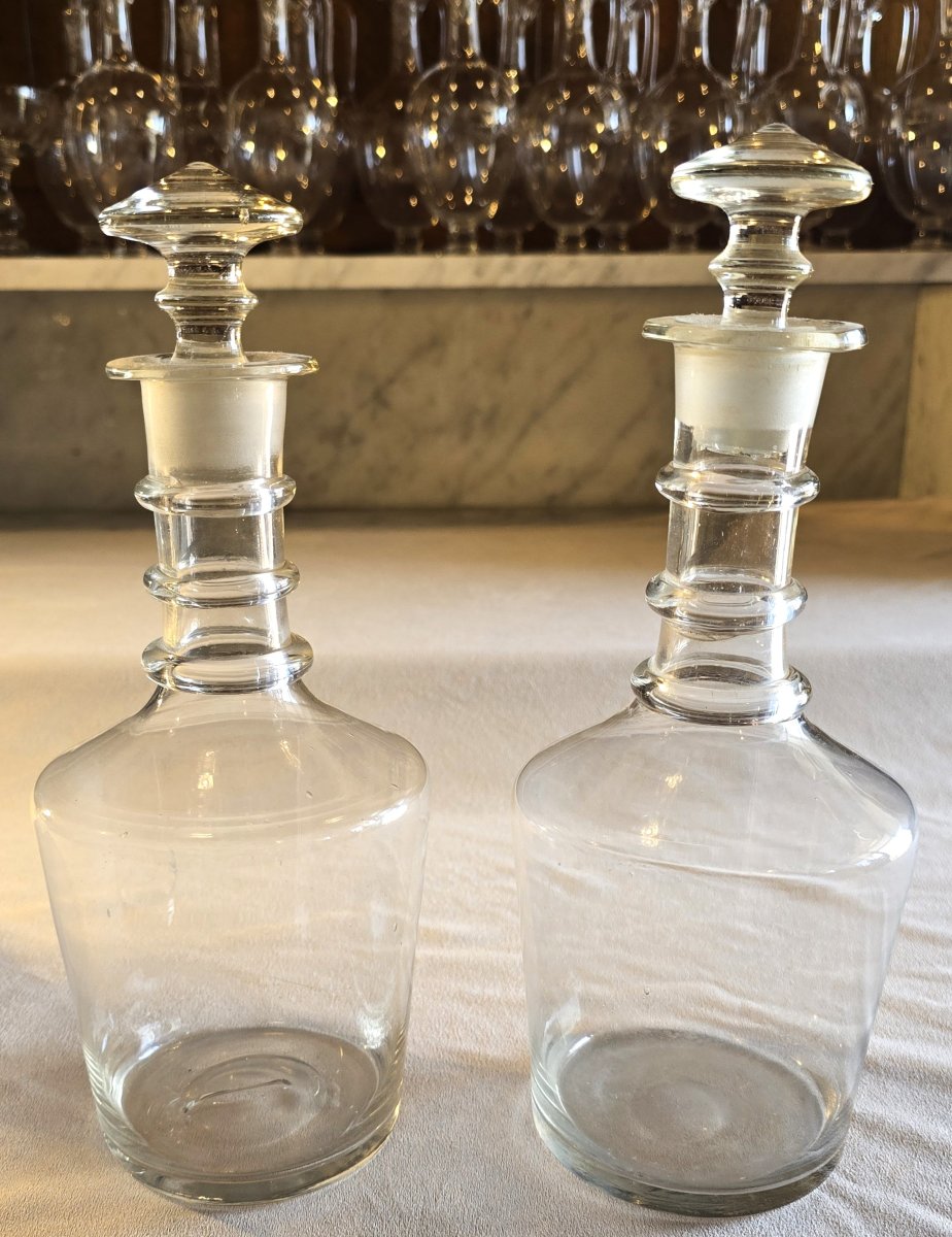 Paire d'anciennes carafes en verre ou cristal léger soufflé, France vers 1890 - 1910-photo-2