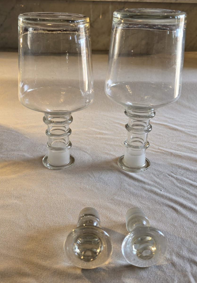 Paire d'anciennes carafes en verre ou cristal léger soufflé, France vers 1890 - 1910-photo-4