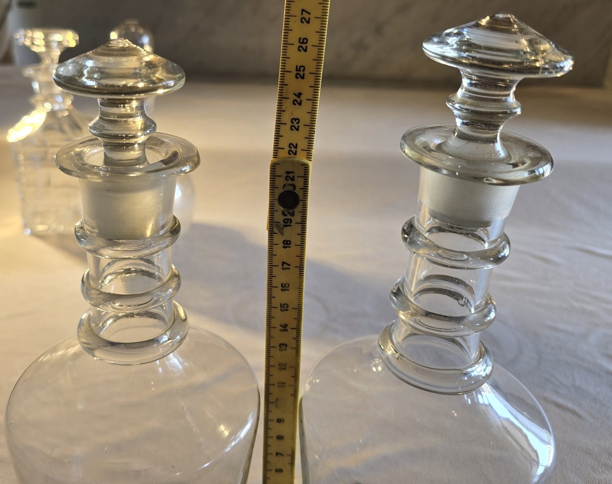 Paire d'anciennes carafes en verre ou cristal léger soufflé, France vers 1890 - 1910-photo-5