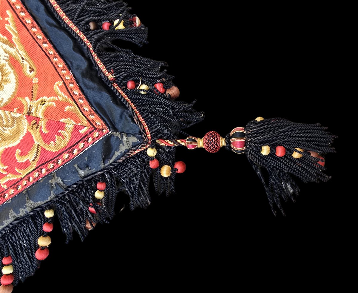 Antique 19th-century Tablecloth Made Of Silk With Petit Point Embroidery-photo-3