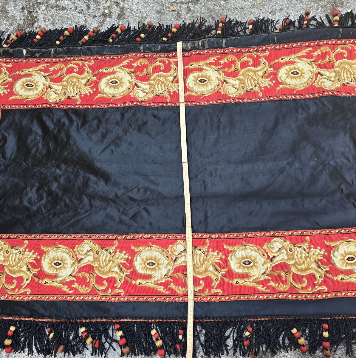 Antique 19th-century Tablecloth Made Of Silk With Petit Point Embroidery-photo-4