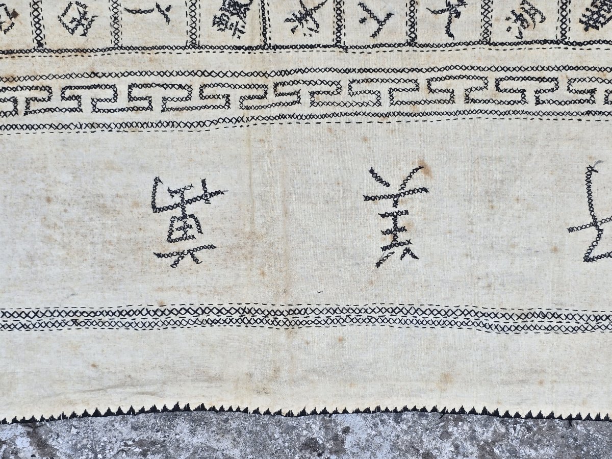 Ancien tissu brodé  à motifs pseudo‑sinographiques-photo-3