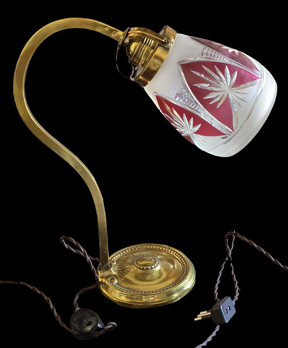 Lampe de table en laiton avec abat‑jour en cristal gravé — début XXᵉ siècle