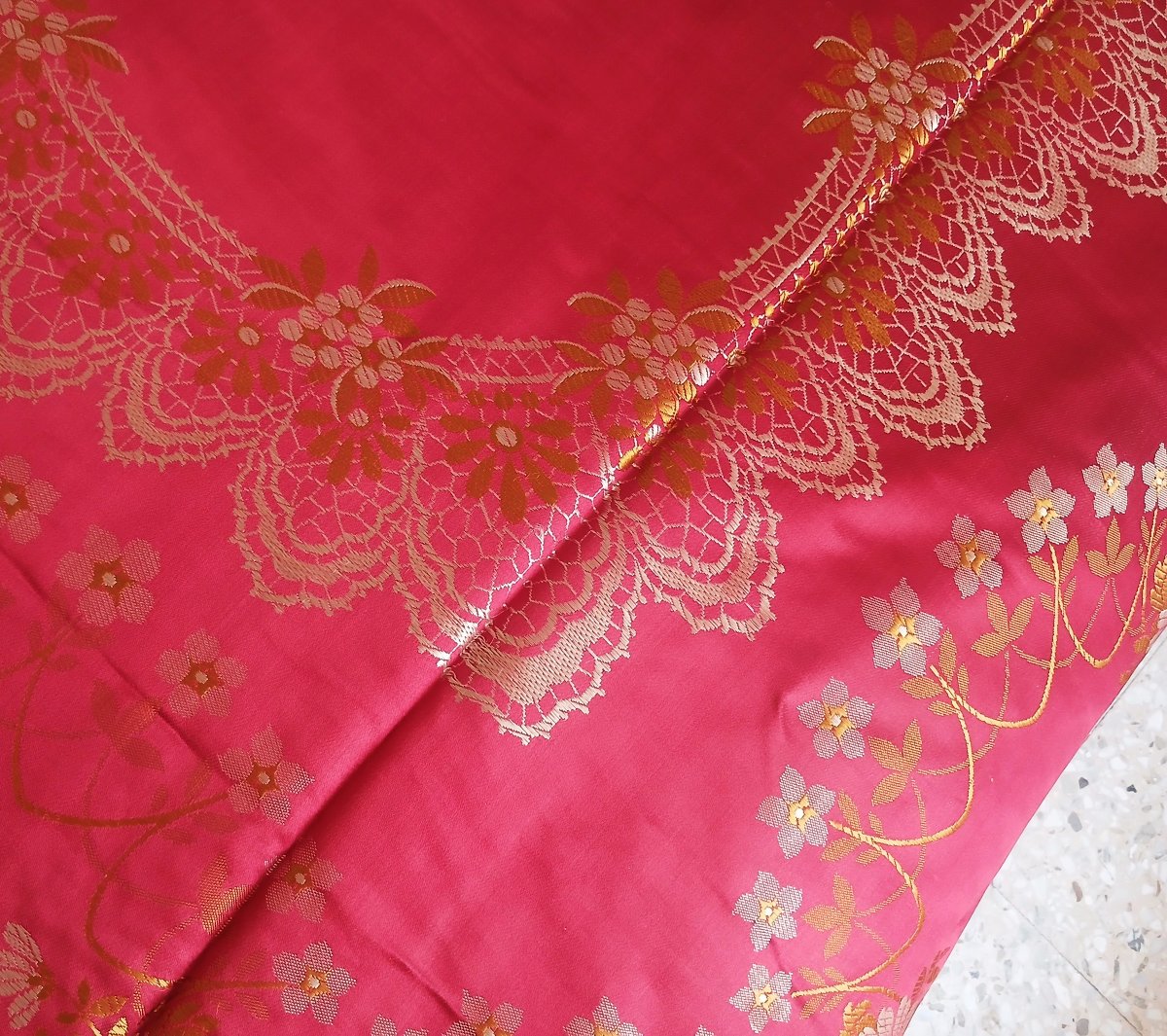 Antique Italian Bedspread Made Of Textured Silk, Early 20th Century-photo-2