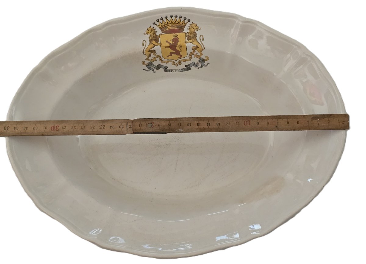 Antique Italian Majolica Serving Plate, "richard," With A Hand-painted Crown And Coat Of Arms-photo-1