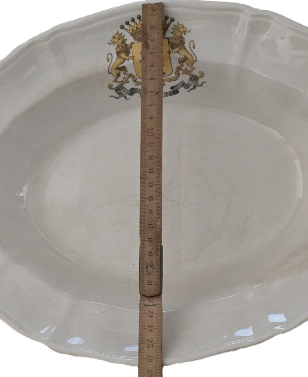 Antique Italian Majolica Serving Plate, "richard," With A Hand-painted Crown And Coat Of Arms-photo-2