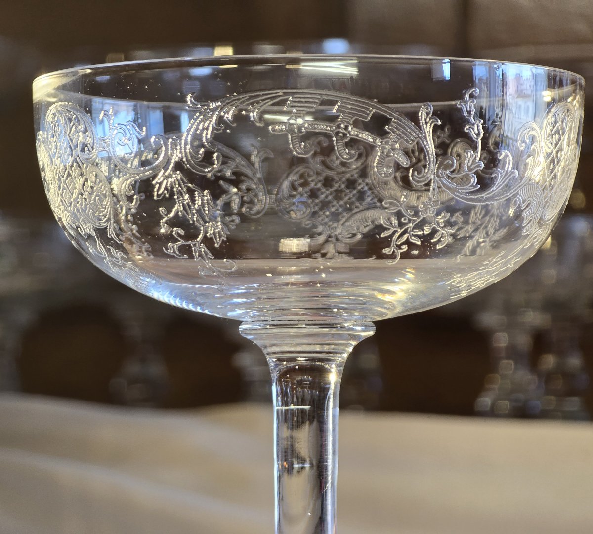 Huit coupes anciennes cristal  décor rocaille gravé  attribuées à Baccarat fin XIXᵉ / début XXᵉ-photo-3
