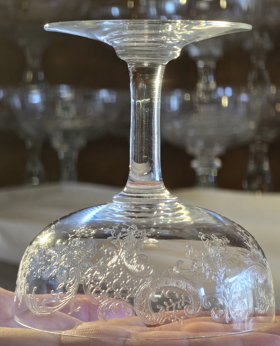 Huit coupes anciennes cristal  décor rocaille gravé  attribuées à Baccarat fin XIXᵉ / début XXᵉ-photo-1