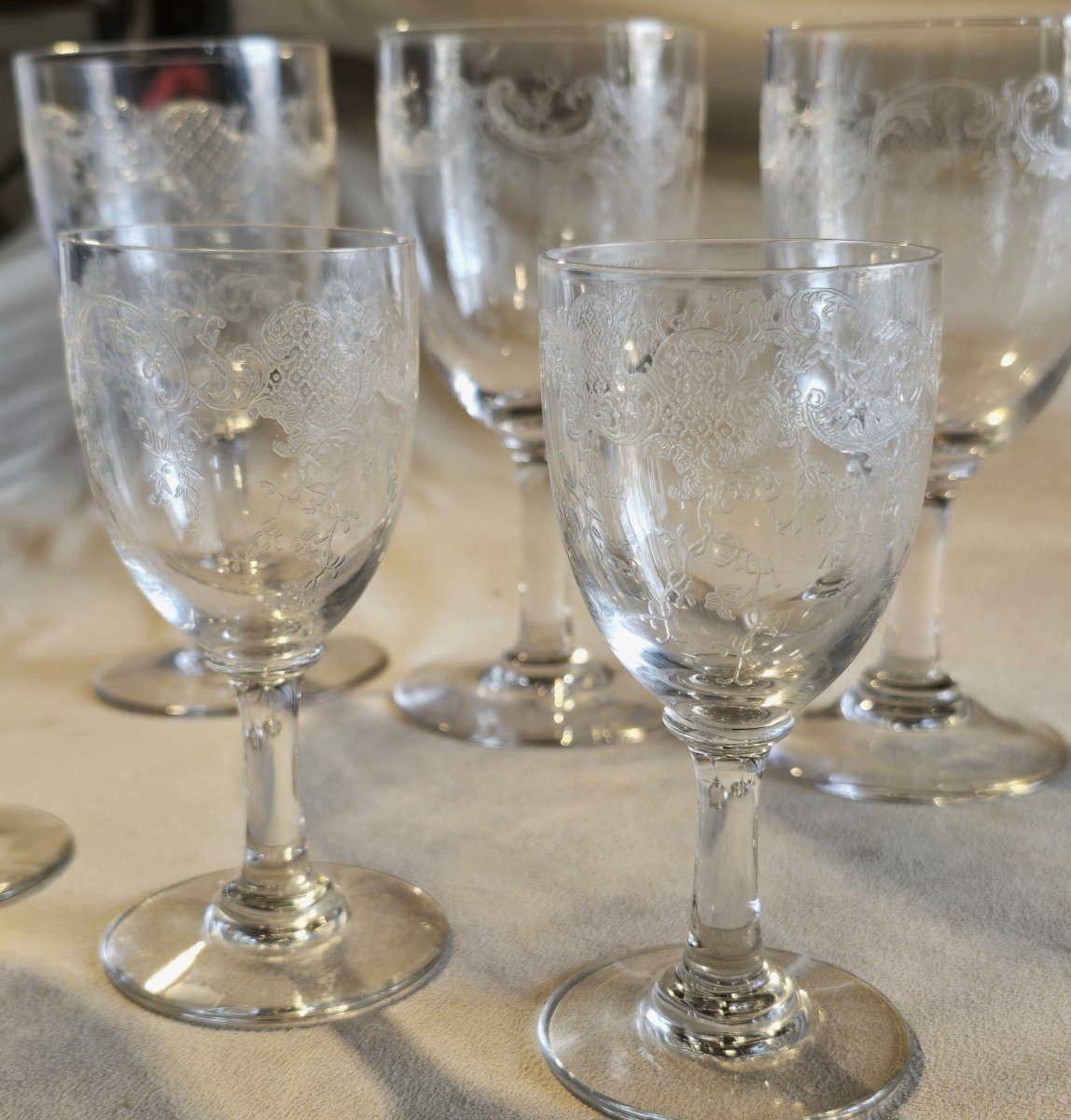  Six verres anciens cristal décor rocaille gravé attribués à Baccarat fin XIXᵉ / début XX-photo-3