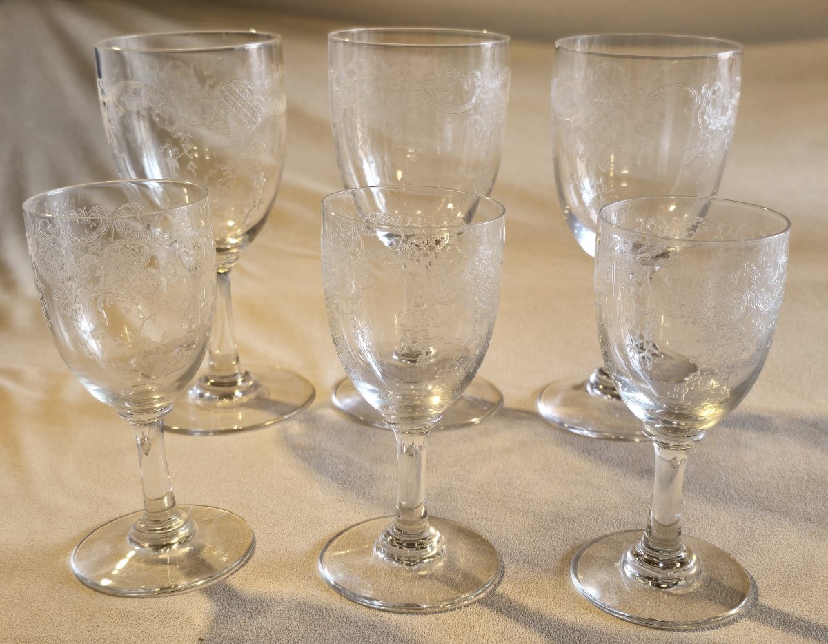  Six verres anciens cristal décor rocaille gravé attribués à Baccarat fin XIXᵉ / début XX