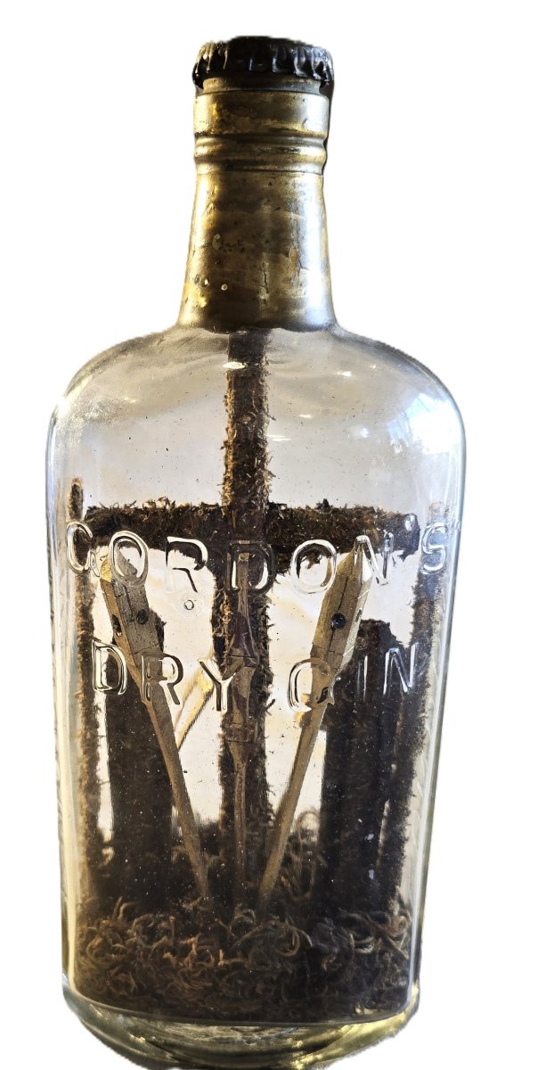 Ancienne crucifixion en bouteille – Arma Christi - Flaschenaltäre-photo-1