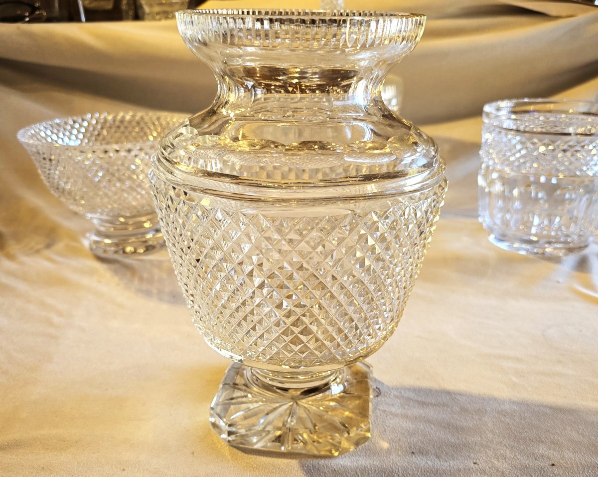 Ancien Vase en cristal taillé à décor de pointes de diamant
