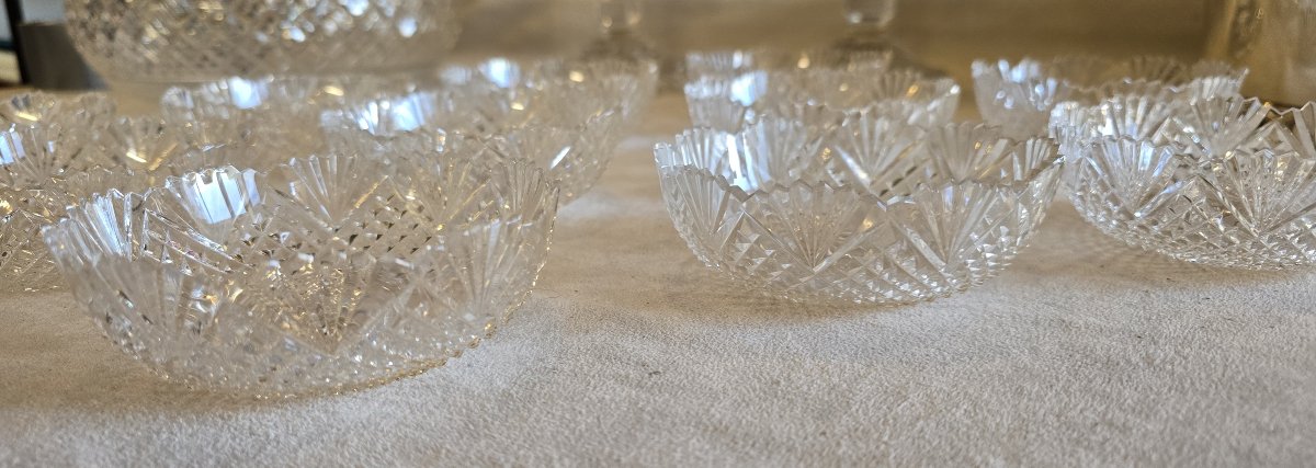 Ensemble de 12 coupelles rince-doigts anciennes  en cristal taillé pointe de diamants-photo-2