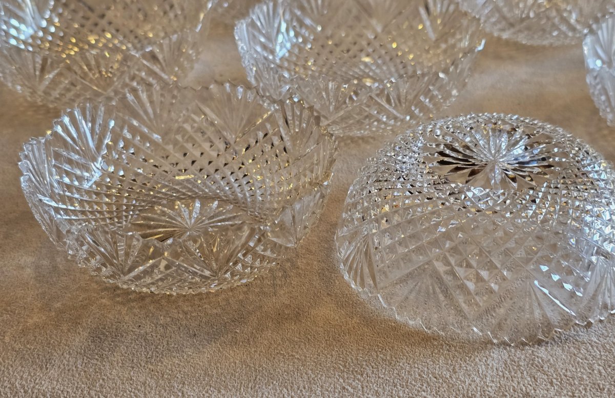 Ensemble de 12 coupelles rince-doigts anciennes  en cristal taillé pointe de diamants-photo-1
