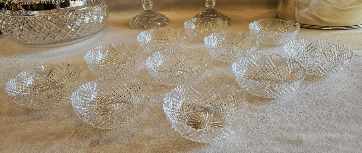 Ensemble de 12 coupelles rince-doigts anciennes  en cristal taillé pointe de diamants
