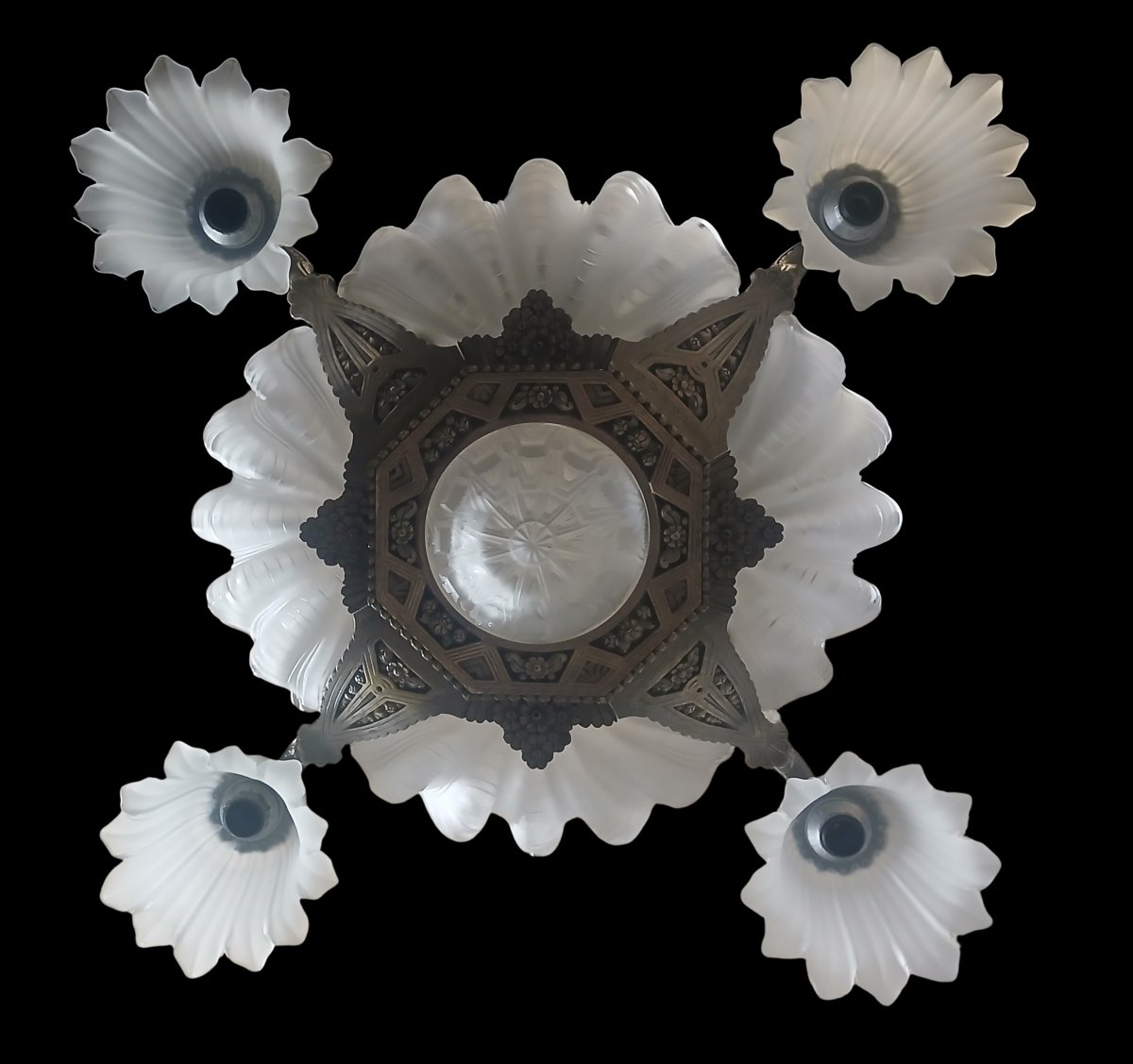 lustre Art Déco 9 lumières en bronze et verre moulé, France 1925-1930,  restauré