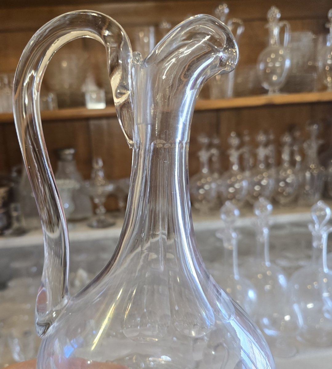 Ensemble  de trois brocs aiguières anciennes en verre soufflé et taillé-photo-1