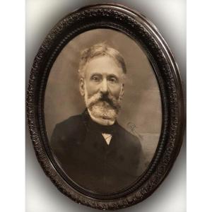 Portrait Of A Man With A Beard Drawing On White Chalk Charcoal Paper Oval View, Signed Framed