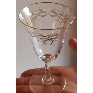 Serie De 9 Verres Sur Pied A Vin Anciens Cristal Gravés d'Une Frise Dorée