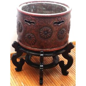 Old Japanese Hibachi Brasier In Carved And Lacquered Wood