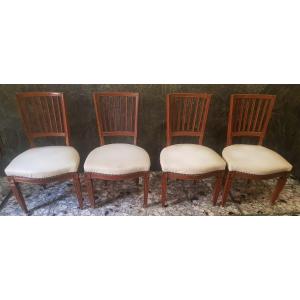 Serie De 4 Chaises Italiennes XVIII ème Siècle  En Noyer