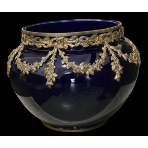 Grand cache-pot ancien en porcelaine bleu Sèvres  monté en bronze