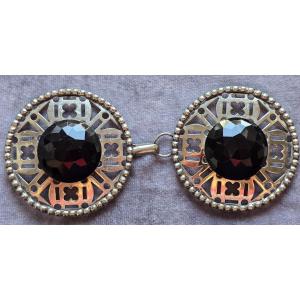 ancienne boucle de chape en metal et jais
