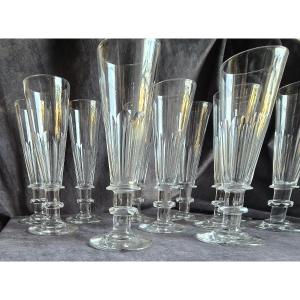 ensemble de 12 flutes anciennes en cristal taillé
